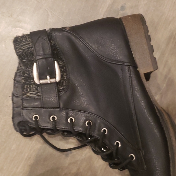 Fergalicious Leather Ankle Boots with Knit Detail - US 9 - Picture 3 of 4